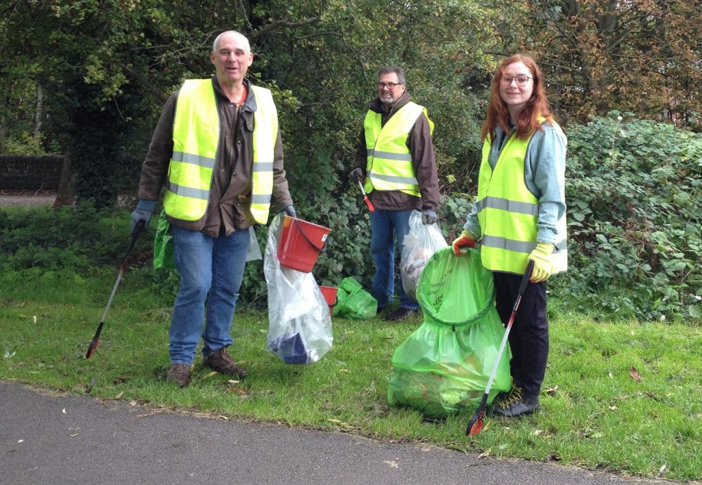 Famous Fishers Cast Social Challenge To Tackle Litter