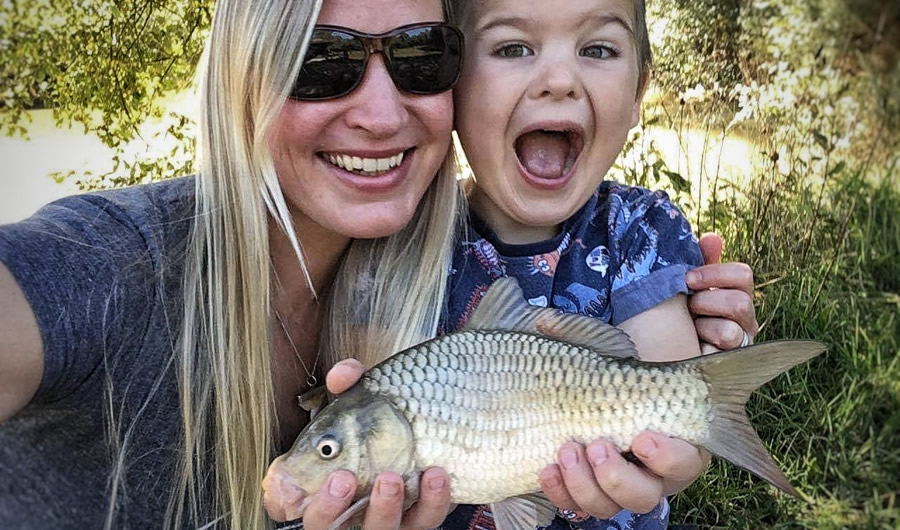 Get Fishing | Zenia with her son and a carp 900x530